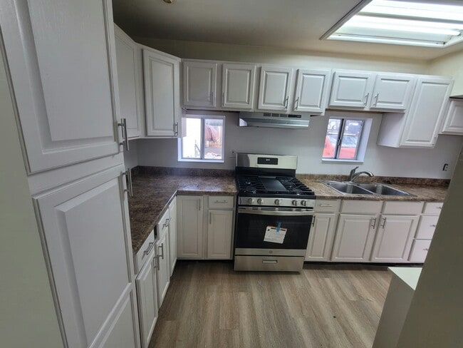 Building Photo - 1116 William St