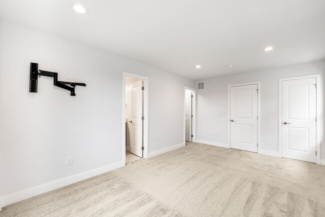 Building Photo - 3BD, 5BA LoHi Townhome with Rooftop Deck and 2-Car Garage
