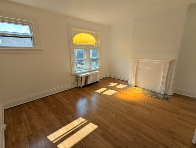 Building Photo - 4 Bedroom 1 Bathroom Single Family Home in...