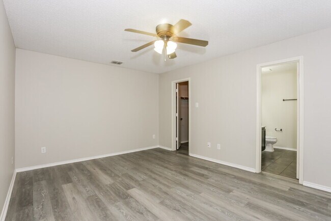 Building Photo - 321 Daisy Ln