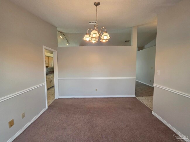 Building Photo - 824 Lavon Dr