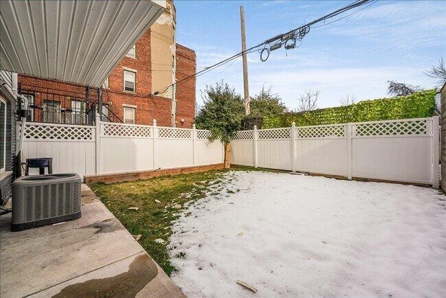 Building Photo - 260 Palisade Ave