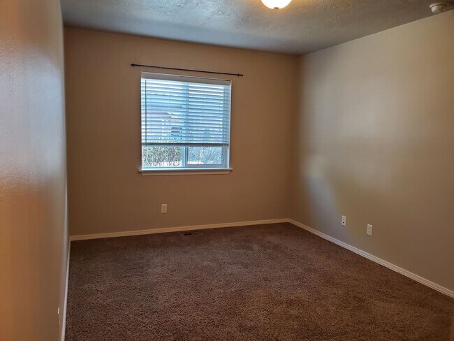 Building Photo - 1521 W Alexandra Ln