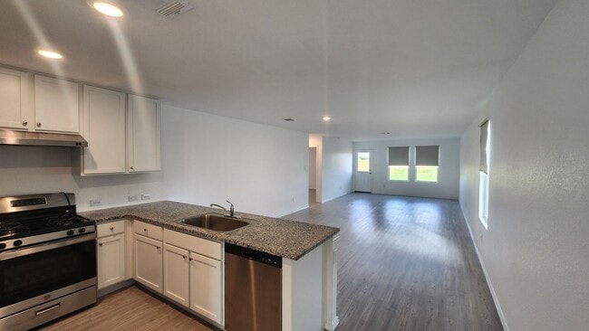 Building Photo - 2815 Charpak Dr