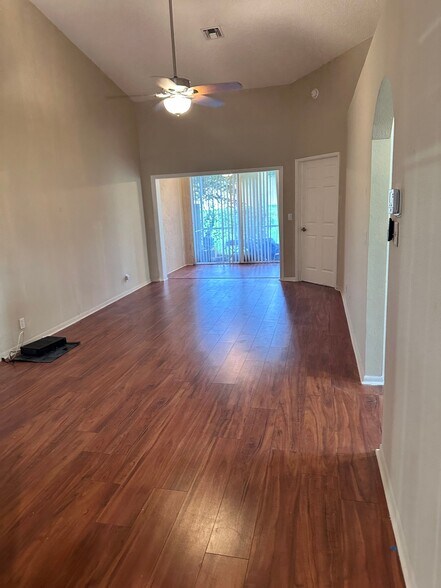 Building Photo - 8108 Summer Shores Dr