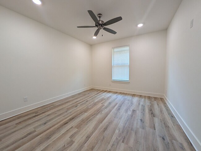 Building Photo - 7A Fernwood Dr