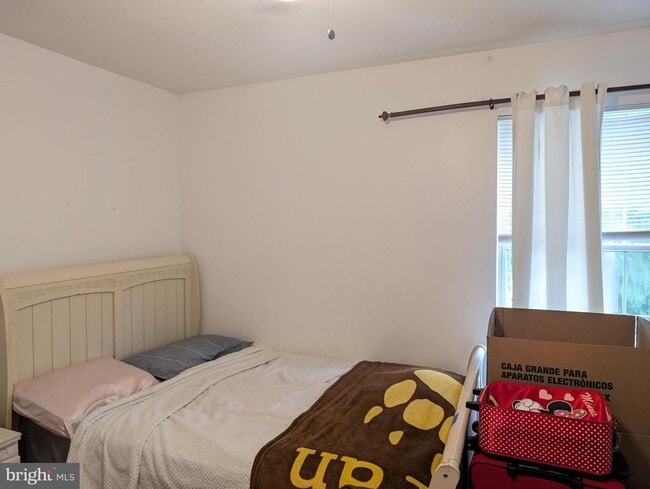 Building Photo - 472 N Church St