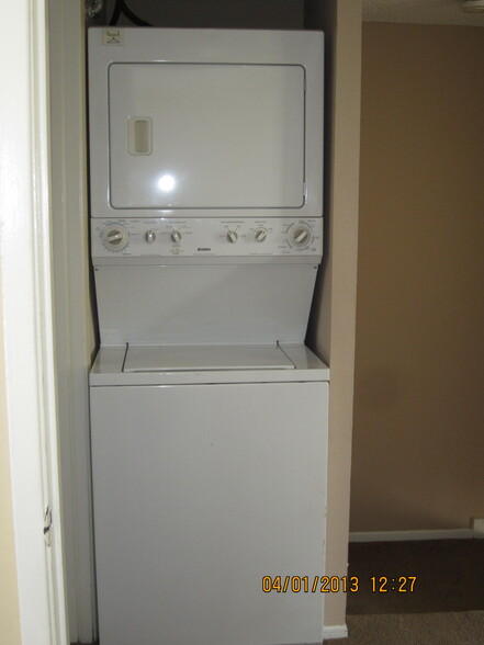 Washer Dryer in Unit - 9831 Sepulveda Blvd