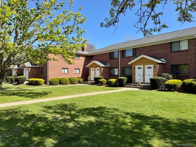 Primary Photo - 64 Hiddink St