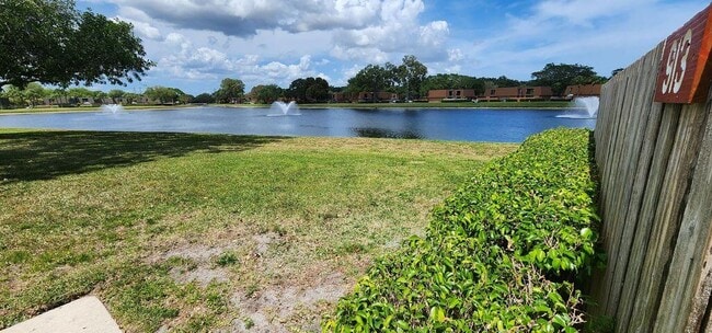 Building Photo - 913 9th Way