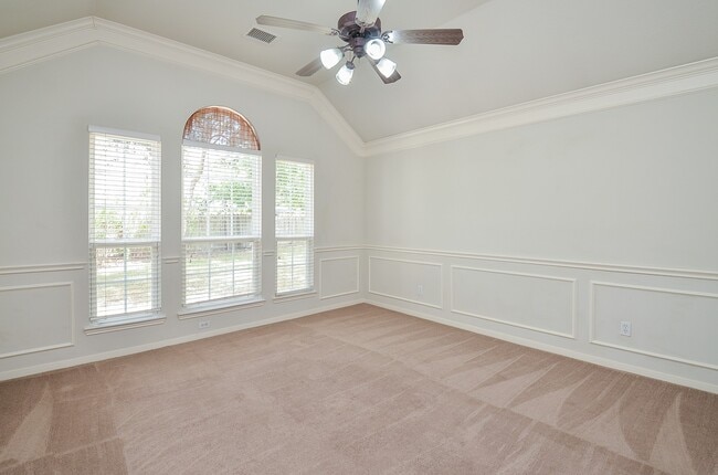 Building Photo - 5819 Mitre Peak Ln