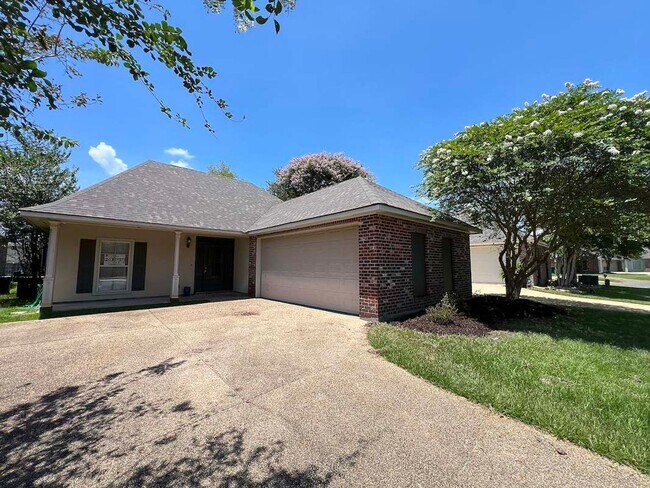 Building Photo - 3995 Water Oak Dr