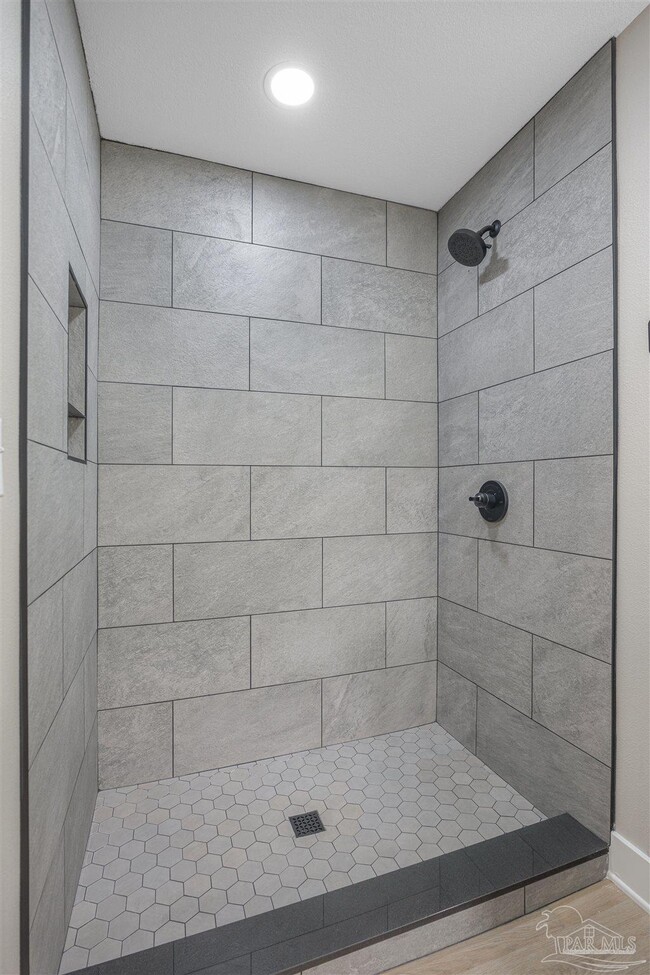 Building Photo - 721 W Jordan St