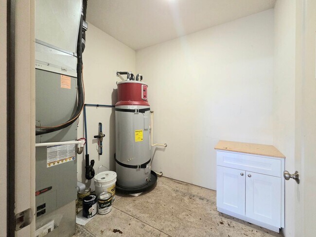 Building Photo - 1704/1706 Danny Boy Ln. Duplex