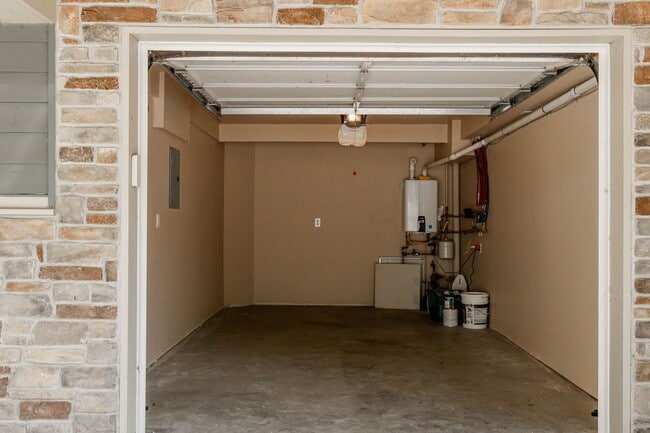 Building Photo - Beautiful 3 Bedrooms 2.5 baths Townhouse.