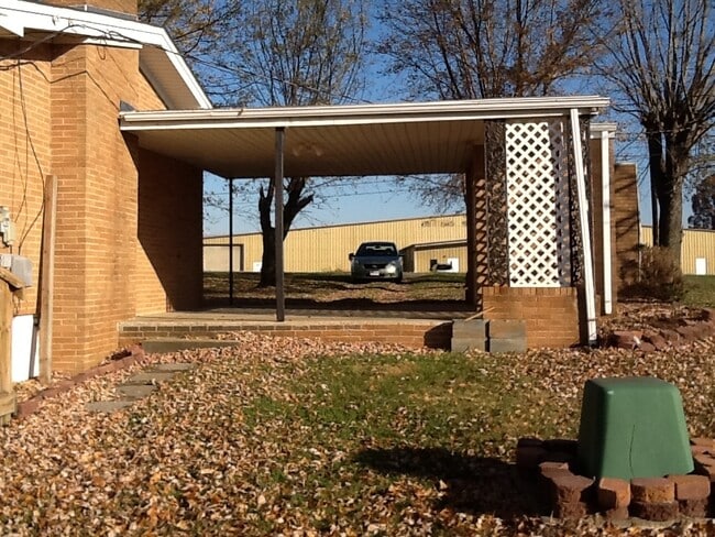 Building Photo - 670 Holly Springs Rd
