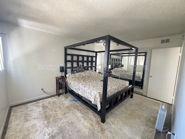 Building Photo - 1000 Leslie Rd