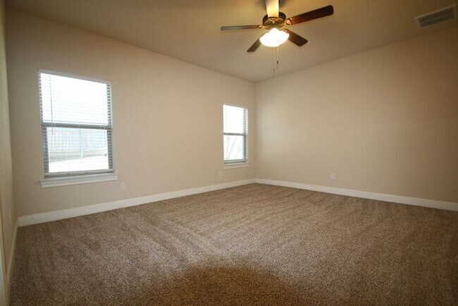 Building Photo - Ready Now! 3BD/2BA Home in Benbrook | Vaulted Ceilings | Gourmet Kitchen | 2-Car Garage | Landsca...