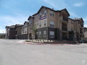 Building Photo - COMING SOON 2 Bed 2 Bath Unit with Patio