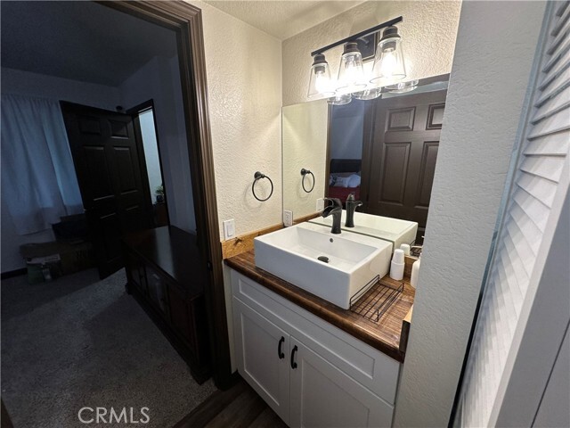 Building Photo - 23878 Lakeview Dr
