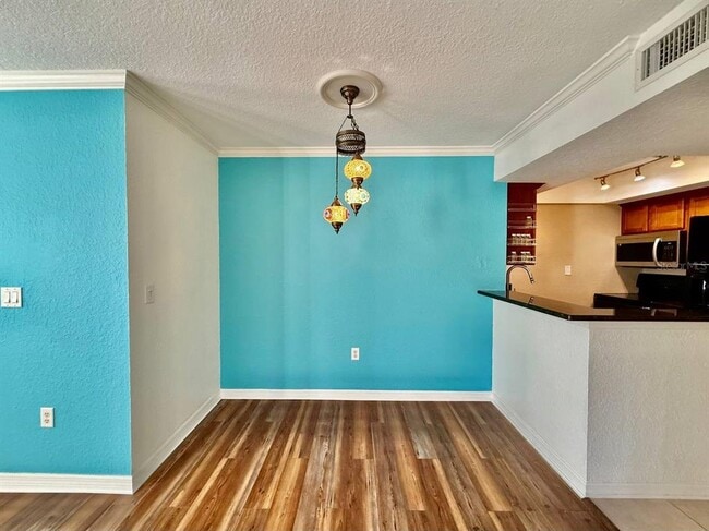 Building Photo - 704 Lyndhurst St