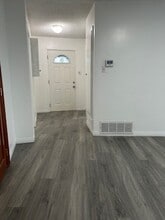 Building Photo - 9522 Joyzelle Dr