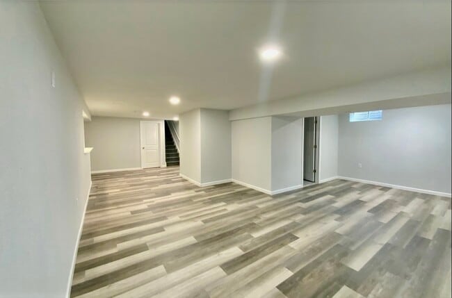 Building Photo - 3929 Pinecrest Rd