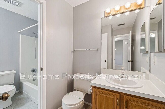 Building Photo - 5461 Lake Margaret Dr