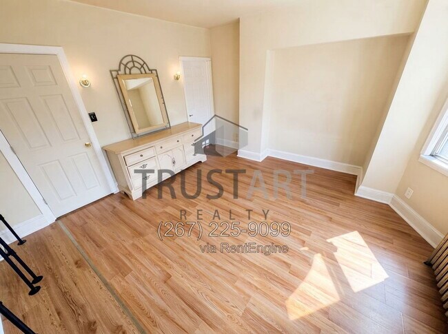 Building Photo - 4747 N Mascher St