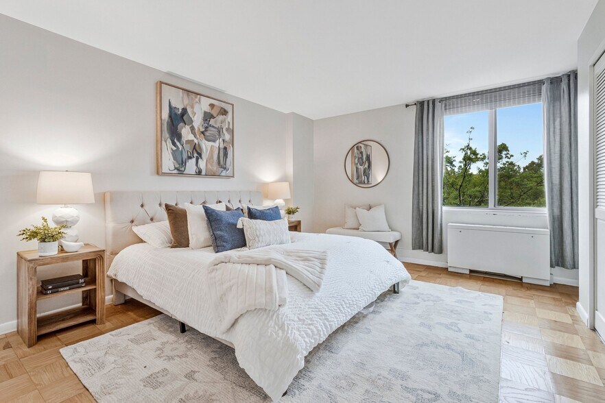 Large primary bedroom - 2939 Van Ness St NW