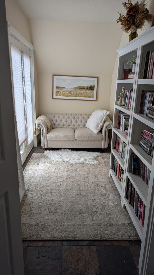 Building Photo - 385 E 2nd S St