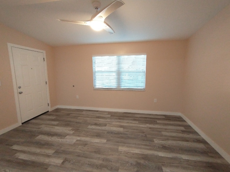 Building Photo - 135 NW Shannon Ave