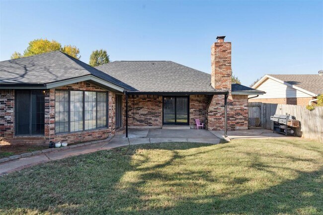 Building Photo - 805 Arlington Dr