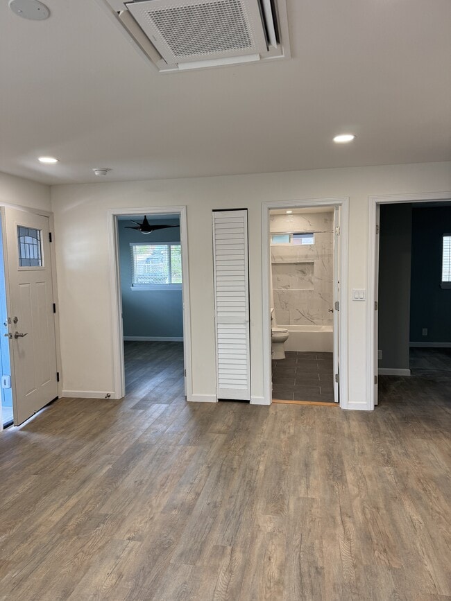 Building Photo - 3317 Catherine St