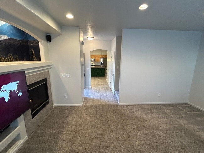 Building Photo - 2 Master Suites, 2.5 Bath Condo in West Jordan