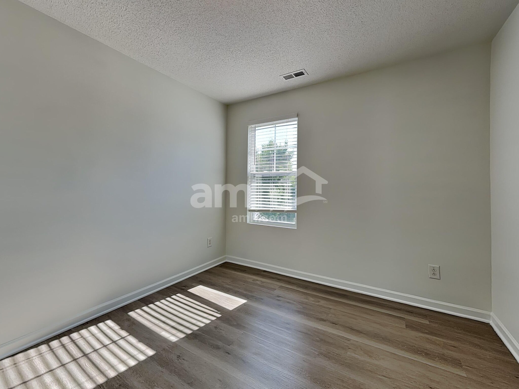 Building Photo - 37 Valleyfield Dr