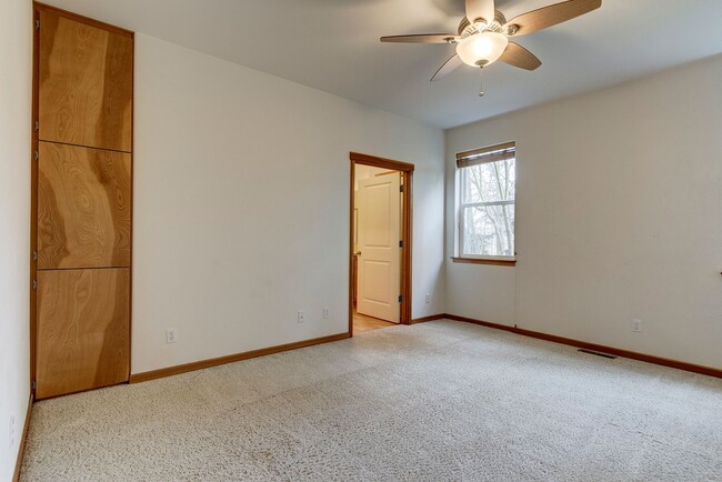 Building Photo - 3-bedroom, 2-bathroom single-level home