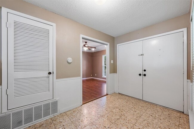 Building Photo - 2407 Harrowden Dr