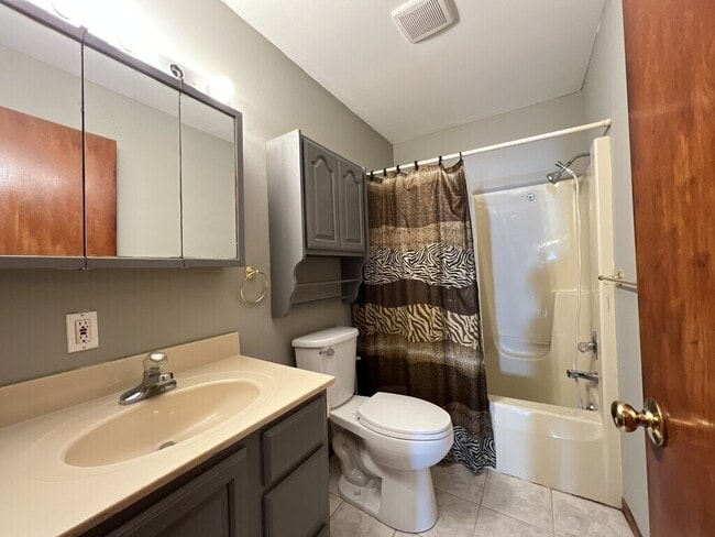 Building Photo - 4563 Camelot Dr