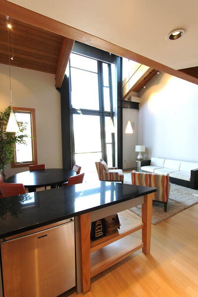 Building Photo - Rare Loft Style Condo, Huge Windows, High Ceilings, 1.5BR/2BA/3 Stories, Perfect Location!