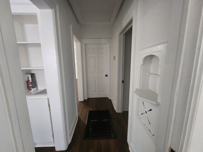 Building Photo - 3 Bedroom 2 Bath with Carport and Fenced Yard in Midtown Columbus
