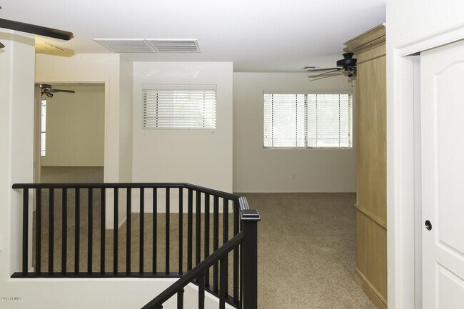Building Photo - BEAUTIFUL 4 BED 2.5 BATH, OVER 2300SQFT., ...