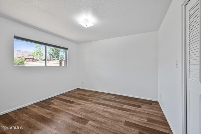 Building Photo - 530 E Fairmont Dr