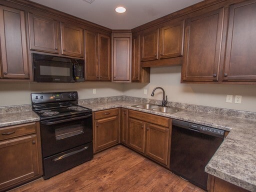 Building Photo - 3 bedrooms 2 baths! Convenience to Athens ...