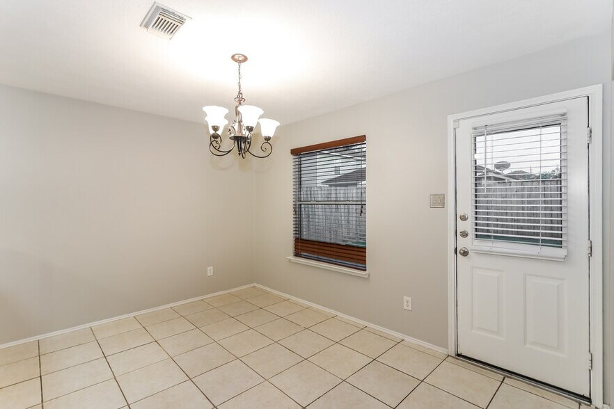 Building Photo - 11811 Sunny Stream Dr