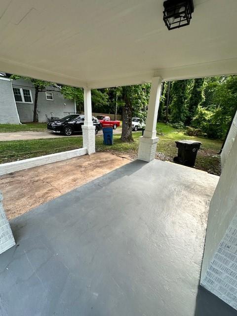 Building Photo - 2137 Delowe Dr