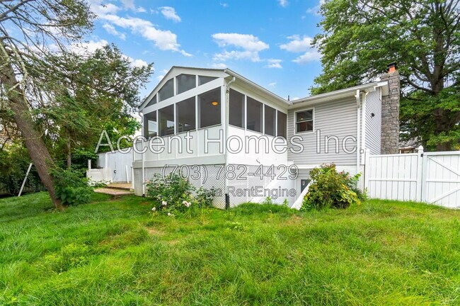 Building Photo - 210 S 26th St