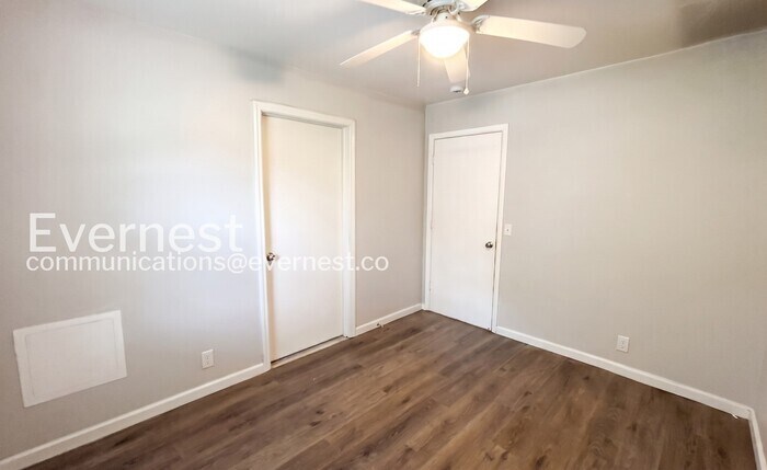 Building Photo - 3250 Cloverwood Dr