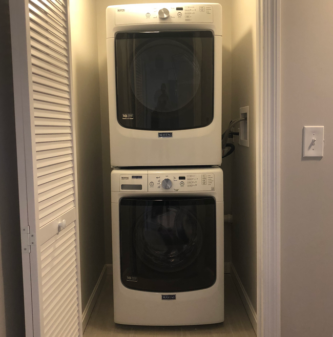 Building Photo - Newly Renovated 6-bedroom 3-bathroom house for rent! Available 6/1/2026