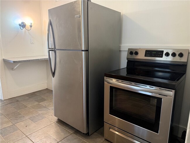 Building Photo - 355 Caroline St